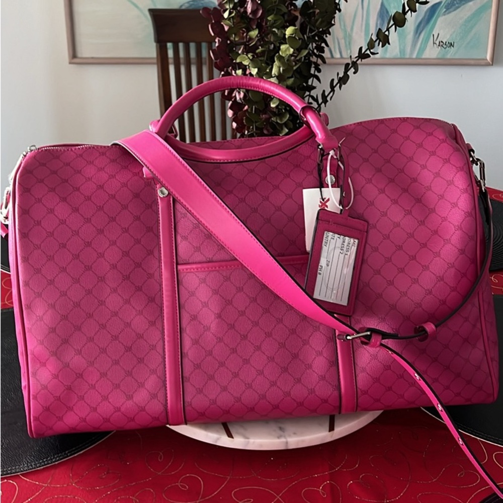 Steve Madden weenkender sport carry on bag. New never used. Gorgeous pink color